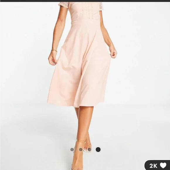 Liquorish lace detail midi dress in pale pink - Picture 4 of 7